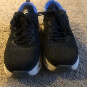 Men’s tennis shoes